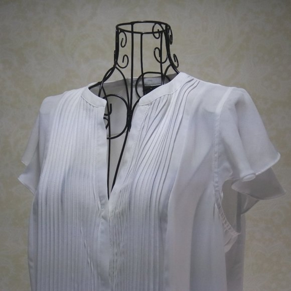 Covington White Flutter Sleeves VNeck Button Close Blouse -L